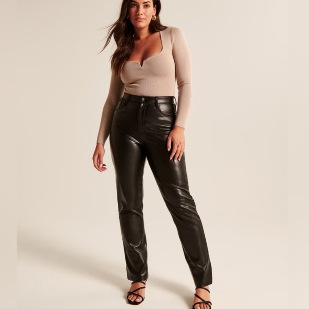 Abercrombie & Fitch Curve Love 90s Straight Ultra High Rise Faux Leather Pant 31